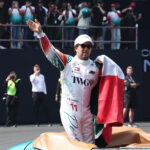 100 mil personas asisten a la exhibición del piloto mexicano Sergio “Checo” Pérez en Paseo de la Reforma